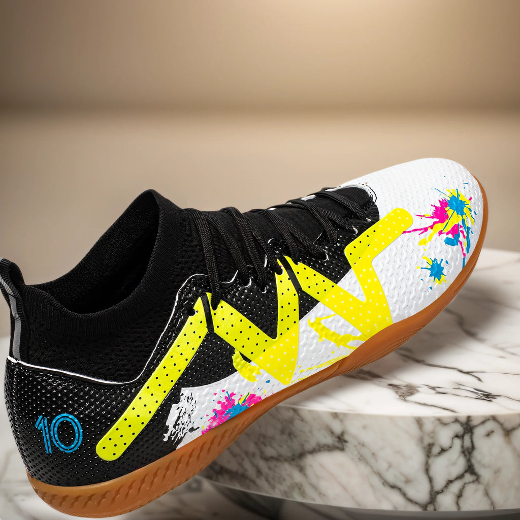 High-top soccer shoes for indoor five-a-side training for both men and women, slip-resistant and wear-resistant. sneakers